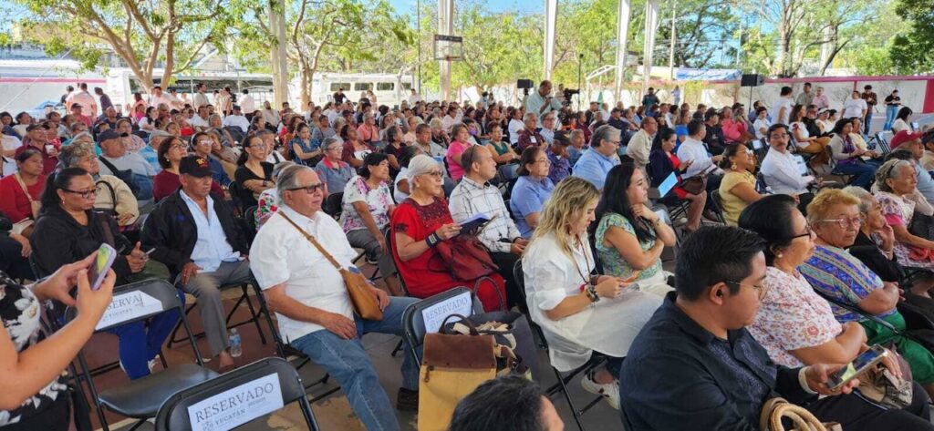 Photo of a large audience at a Mexico Chapter training session